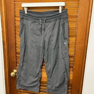 lululemon athletica Women’s Charcoal Gray Capri Joggers